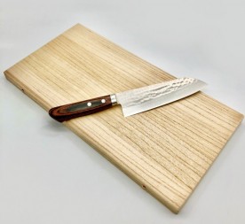 桐箪笥職人が作った越前桐のまな板（中） と 鋭く良く切れる三徳庖丁のセット